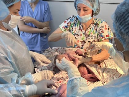 Арина, Аделина и Макар: в Волжском родилась первая тройня