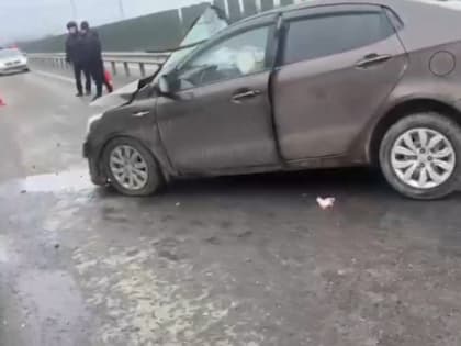 Авария в Волгоградской области: столкновение фуры и легкового автомобиля