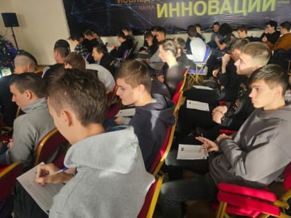 Вручение паспортов и «Разговоры о важном»: В Волгоградской области организованы мероприятия, приуроченные к 30-летию Конституции РФ