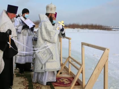 Волгоградские врачи в карточках рассказали, кому нельзя нырять в прорубь на Крещение