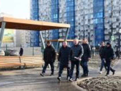 Губернатор и глава Волгограда оценили строительство четырех дорог в Дзержинском районе и обсудили возведение еще двух