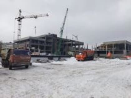 В строящейся в Дзержинском районе школе на 1280 мест началось устройство внутренних инженерных систем