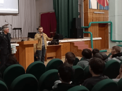 Студенты КТИ рассказали студентам КПК о Российских студенческих отрядах