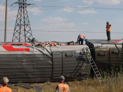 После крушения пассажирского состава в Котельниково поезда, следующие через станцию Петров Вал в Камышинском районе, пустили по измененному маршруту