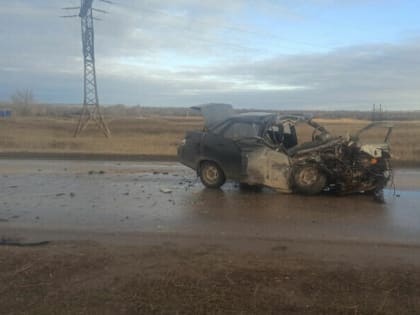 Женщина на «Ладе» влетела в ГАЗель под Волгоградом: тело погибшей вынимали спасатели