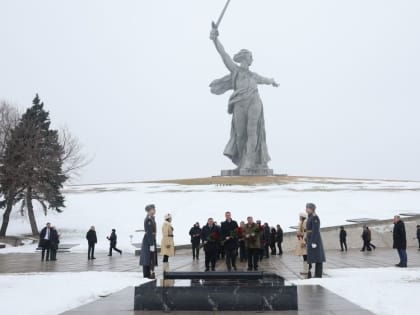 81-я годовщина Сталинградской Победы: память защитников Отечества почтили на Мамаевом кургане