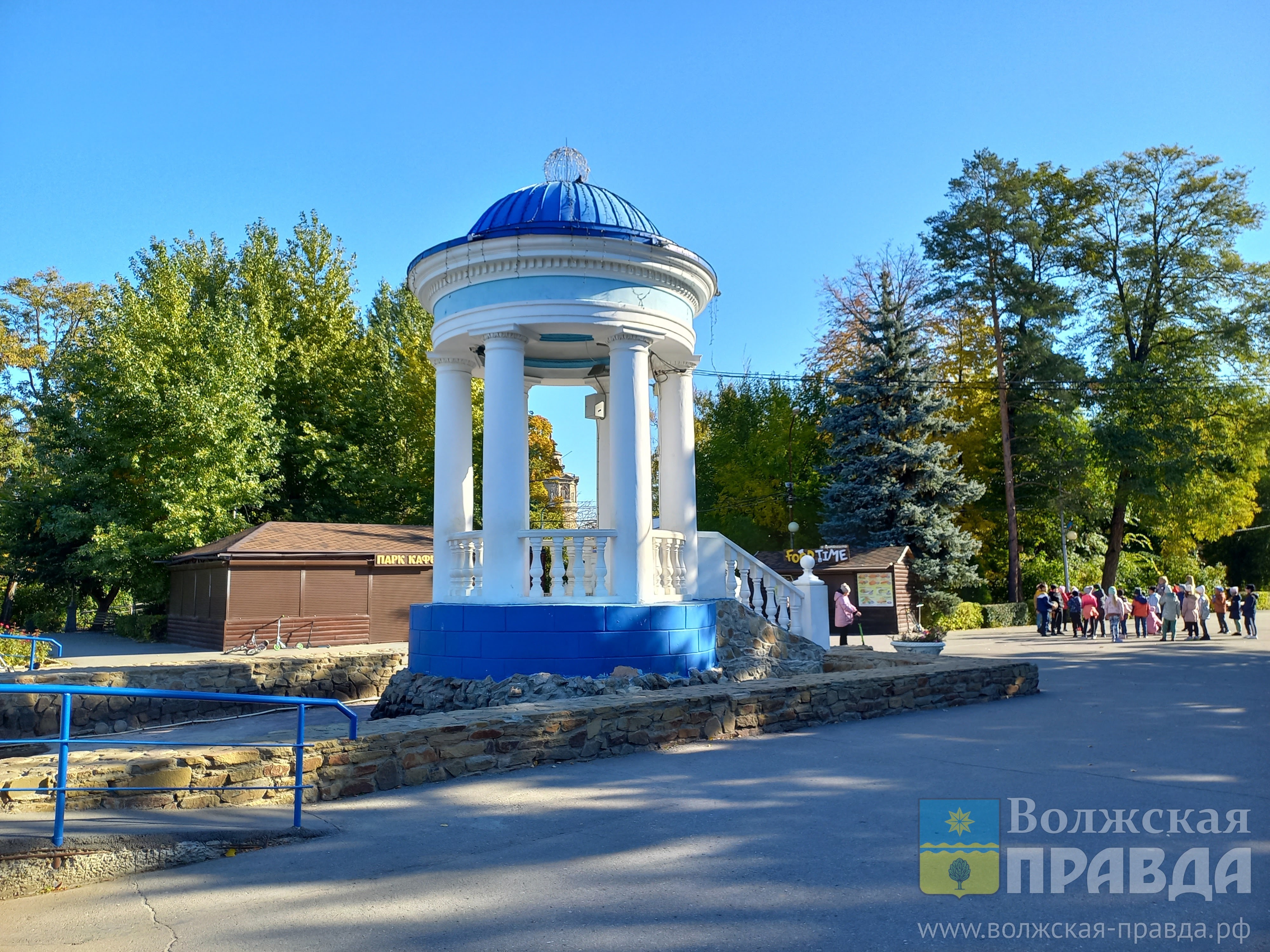 Парк гидростроитель волжский. Ротонда Волжский. Парк ДК ВГС Волжский. Ротонда Волжский парк ВГС.