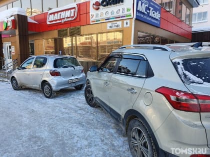 Мастера томской парковки: сувениры на помойке или баррикады у супермаркета