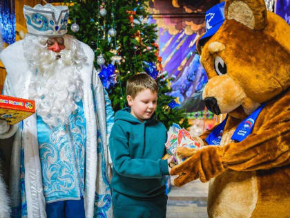 Каждый ребенок из семей мобилизованных и добровольцев Томской области получил новогодний подарок