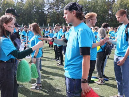 Больше 1300 первокурсников ТПУ сыграли в "Камень, ножницы, бумага"