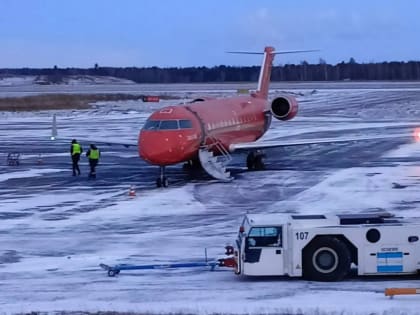 Вылетевший в Нижневартовск самолет вернулся в Томск