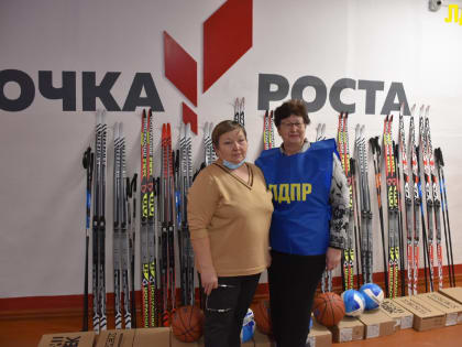 Депутаты ЛДПР помогают школам