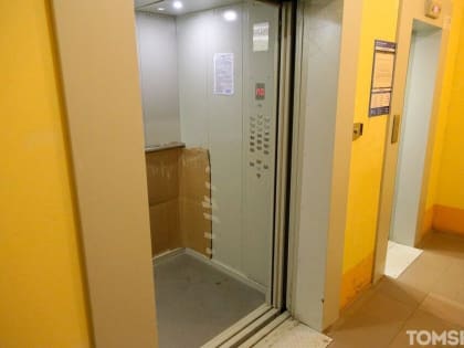 Следователи проводят проверку после аварийной остановки лифта в многоэтажке Томска