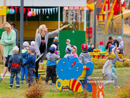 Мэрия сообщила, как изменилась зарплата педагогов в школах и детсадах Томска за год