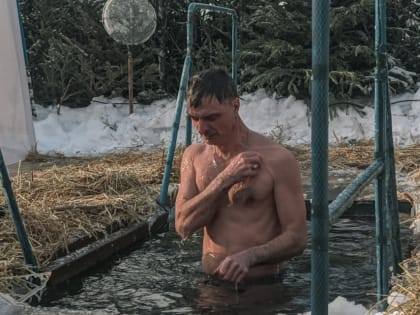 В Крещенских купаниях на Томи приняли участие более 2,5 тысяч томичей
