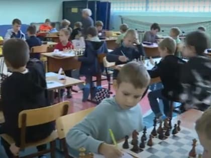 Масштабные детско-юношеские соревнования по шахматам проходят в Томске