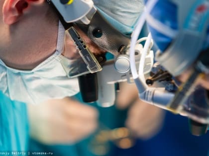 Томские офтальмологи извлекли из глаза пациента осколок металла длиной в 6 мм