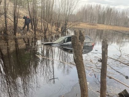 В Томской области пьяный водитель «утопил» BMW в реке