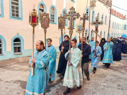 В престольный праздник храма Покрова Пресвятой Богородицы Свято-Никольского монастыря прошли торжественные богослужения