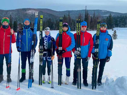 За лыжной погодой в Хакассию. Томские спортсмены проводят сборы в посёлке Вершина Тёи