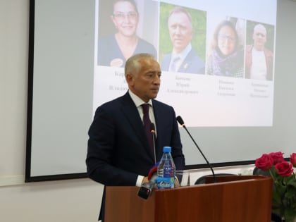 Семьям томских медиков, погибших в ДТП, вручили медали Луки Крымского
