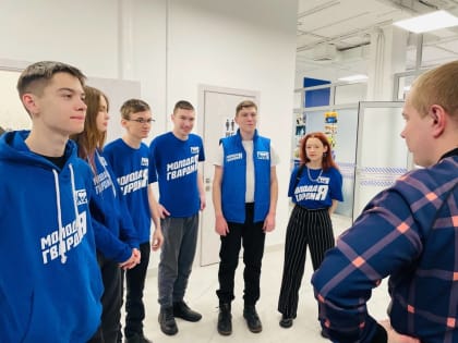 Томские молодогвардейцы вернулись с гуманитарной миссии, где оказывали волонтерскую помощь мирному населению города Мариуполь