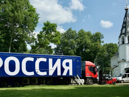 Телеканал "Россия 1" покажет трансляцию уникального представления "Концерт над Волгой