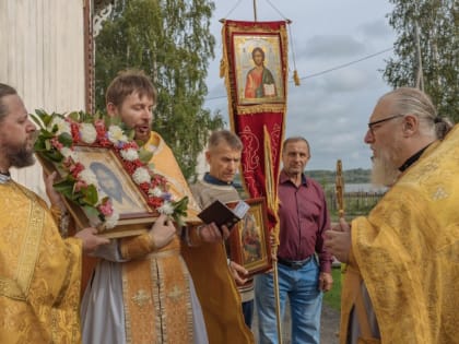 Соборным богослужением встретил престольный праздник Спасский храм с. Каргасок