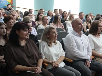 В Детской школе искусств г.Колпашево прошла торжественная церемония вручения медалей «За особые успехи в учении»