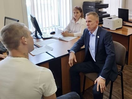 Сенатор Владимир Кравченко взял в работу вопросы поддержки участников СВО и членов их семей