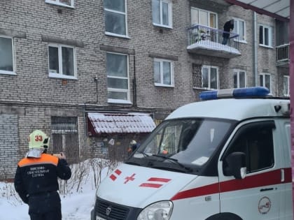 Очевидец: в Томске на улице Елизаровых мужчина пытается спрыгнуть с балкона
