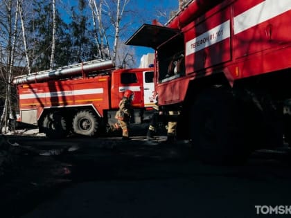 Частный дом площадью 220 квадратных метров загорелся в деревне под Томском