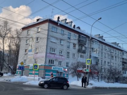 Более 50 кровель очистили в Советском районе от навесов за три дня