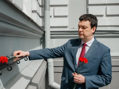 Политехники возложили цветы к мемориальным доскам великих предшественников