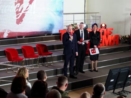 Губернатор Владимир Мазур принял участие в благотворительном телемарафоне «Всё для Победы»