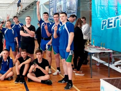 Юные гиревики разыграли призы на шегарском помосте