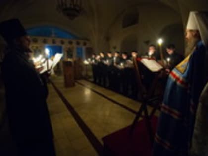 Его Высокопреосвященство совершил малое повечерие с чтением канона предпразднства Рождества Христова (видео)