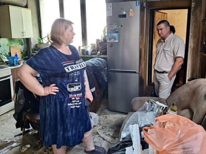 Депутаты-коммунисты встретились с погорельцами