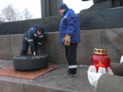 На  Мемориале с Вечным огнем в Лагерном саду перед Днём защитника Отечества проведены профилактические работы