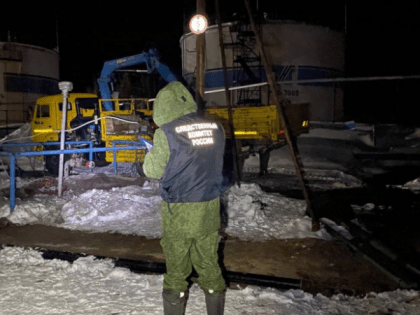 Три человека пострадали при возгорании газа на нефтяном месторождении в Томской области