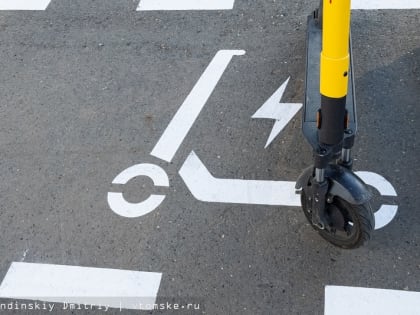 Иномарка сбила девушку на электросамокате на «зебре» в Томске