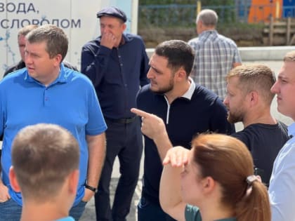 Депутаты-коммунисты обсудили с жителями ход ремонта пер.Урожайного