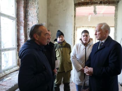 Губернатор Томской области проверил ход капитального ремонта поликлиник и больниц