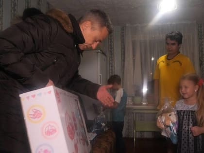 Депутаты Госдумы исполнили детские мечты с «Ёлки желаний»