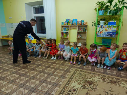 Полицейские Северска обучают детей правилам безопасности