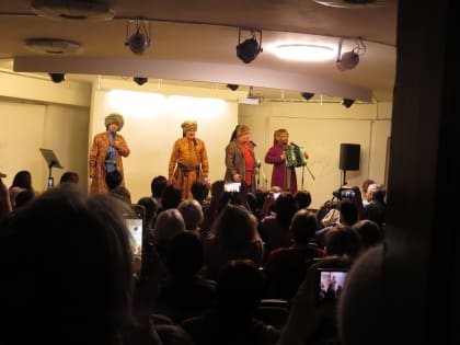 Любо, братцы, любо! Любо, братцы, жить!