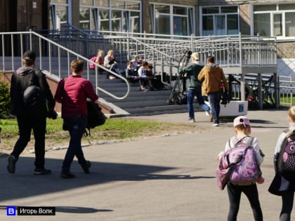 В томском Роспотребнадзоре пояснили, почему не спешат переводить школьников на дистант