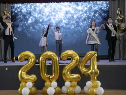 Оксана Козловская поздравила учеников с окончанием школы