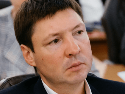 Благодарность депутату за помощь в организации перевозки школьной мебели