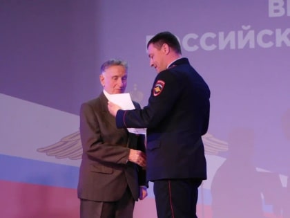 Ветераны принимали поздравления и награды